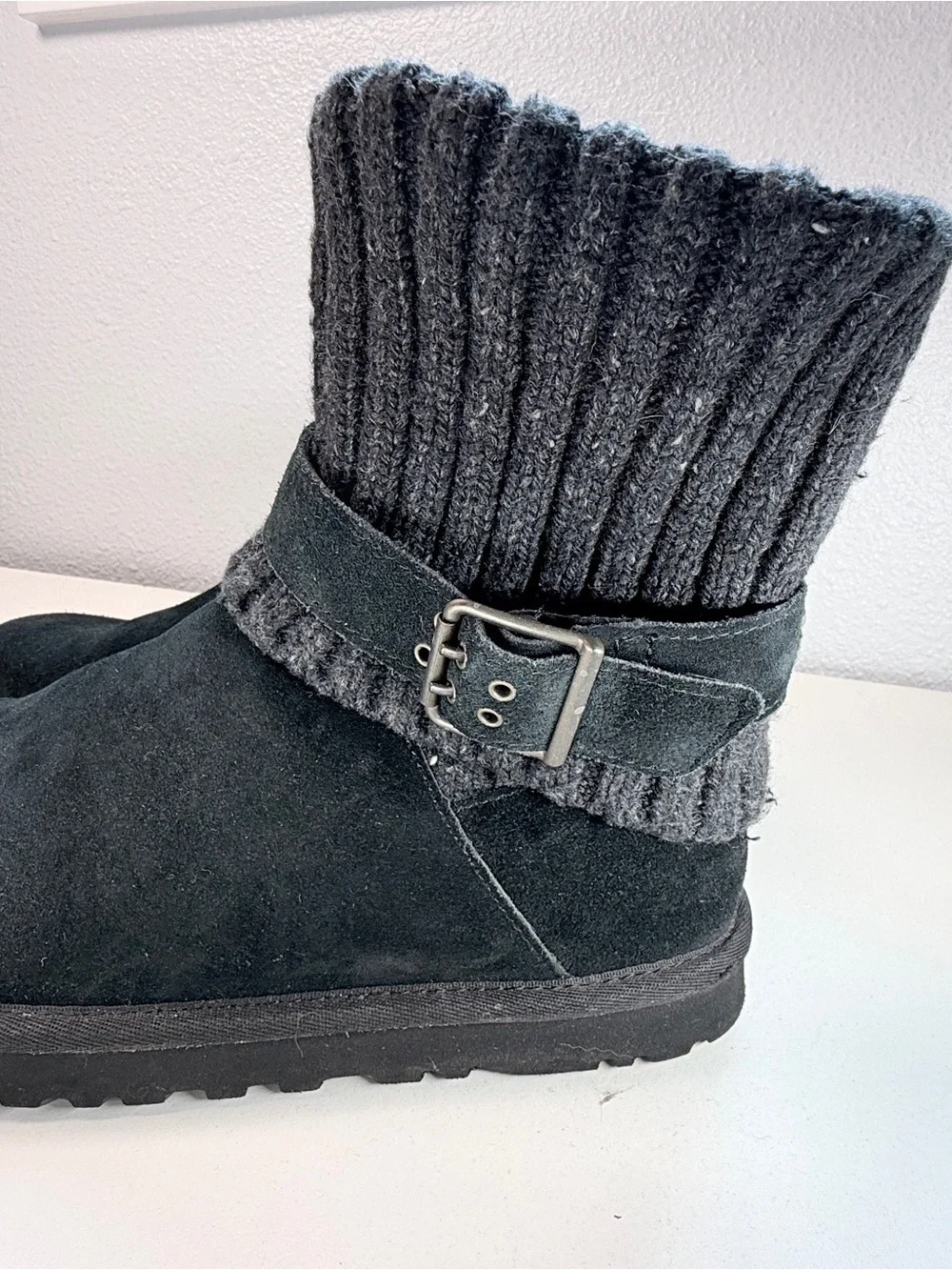 UGG Australia Cambridge Black Suede Knit Buckle Winter Boots Size 8 shearling